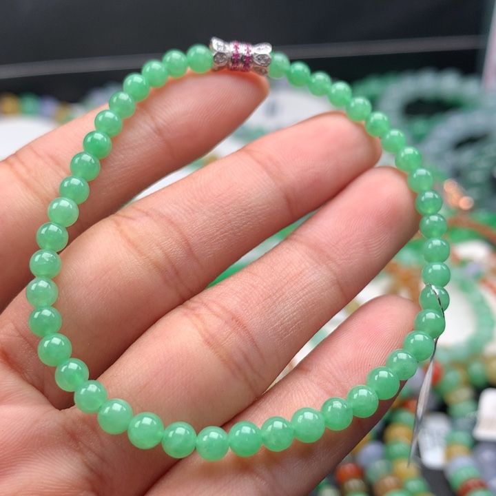 翡翠手镯未镶嵌卡