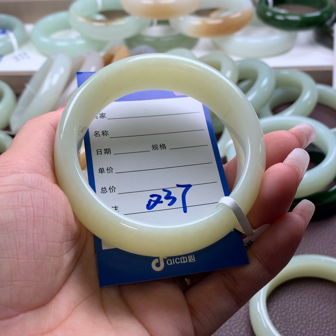 和田玉手镯59未镶嵌