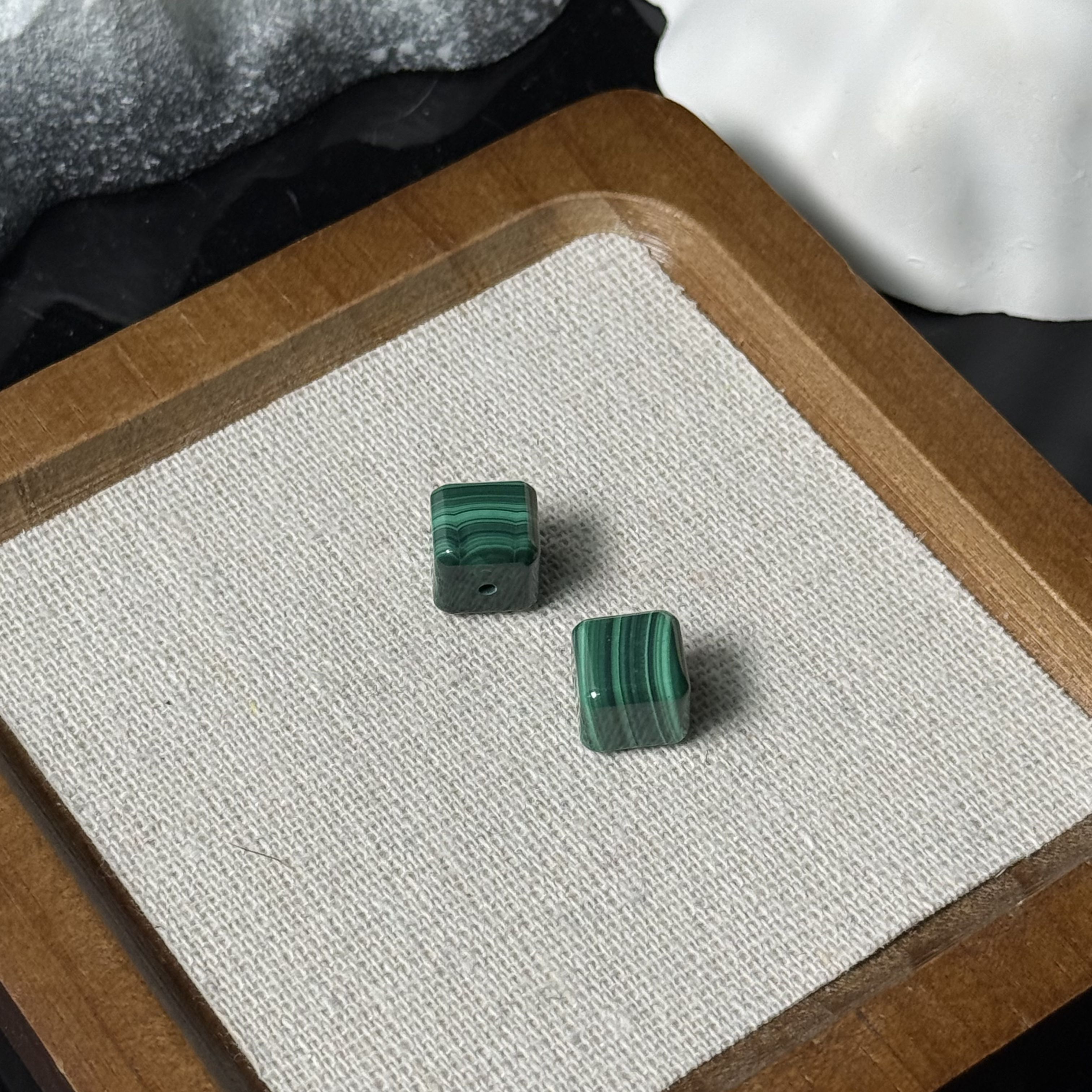 孔雀石方形配件约10mm（多样性发一）