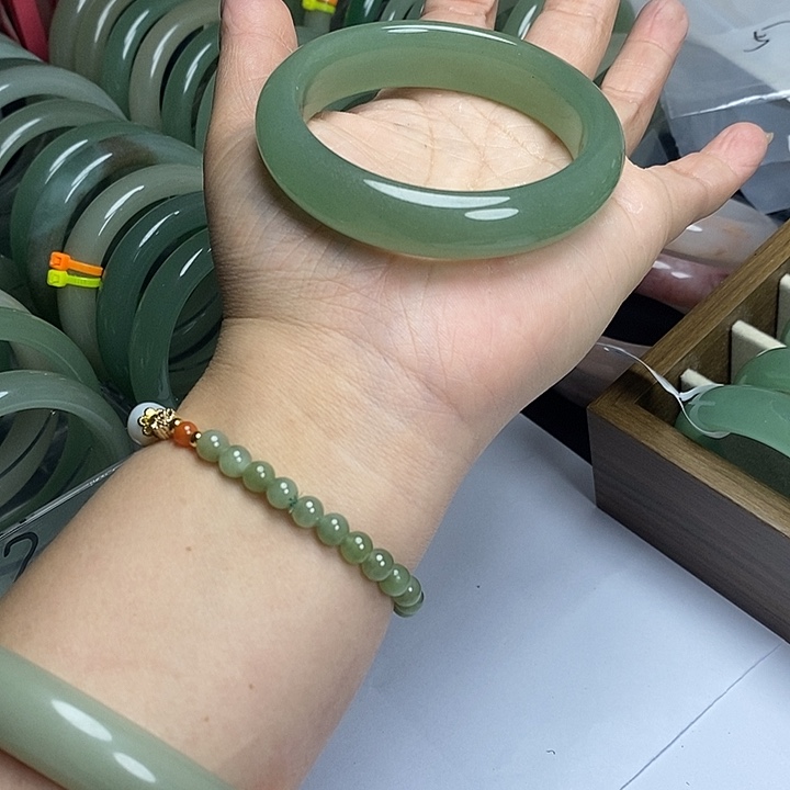 石英质玉未镶嵌手镯