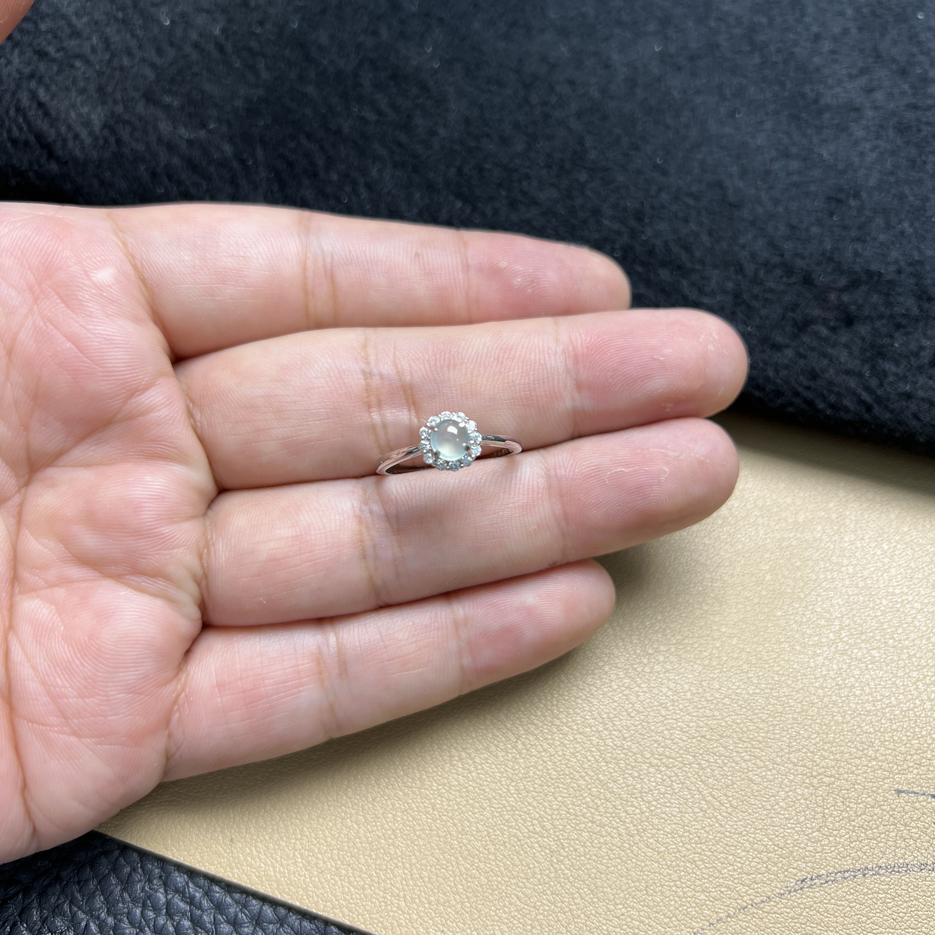 翡翠蛋面戒指高冰种光感好大气简单气质百搭