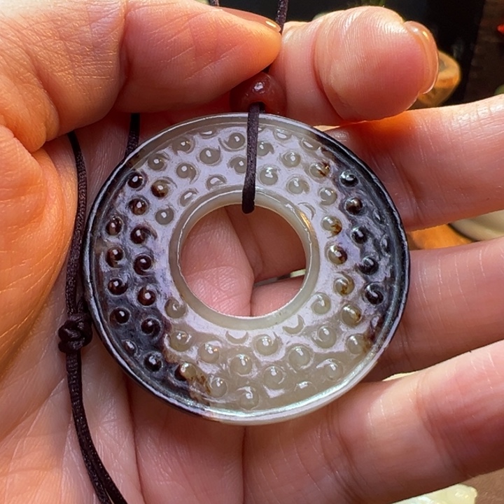 和田玉（糖玉）颈饰未镶嵌军*刀