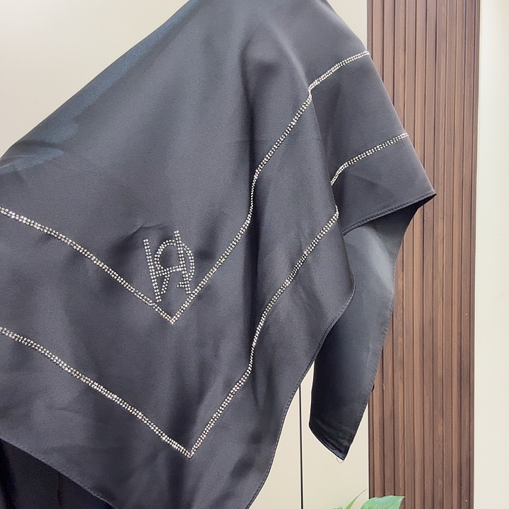 新款简约烫钻方巾黑