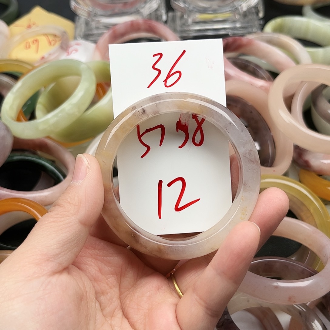 石英质玉未镶嵌手镯36