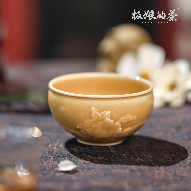 板娘的茶 敬山田黄釉下非本泥堆雕鸢尾花束口杯50ml单杯 陶瓷