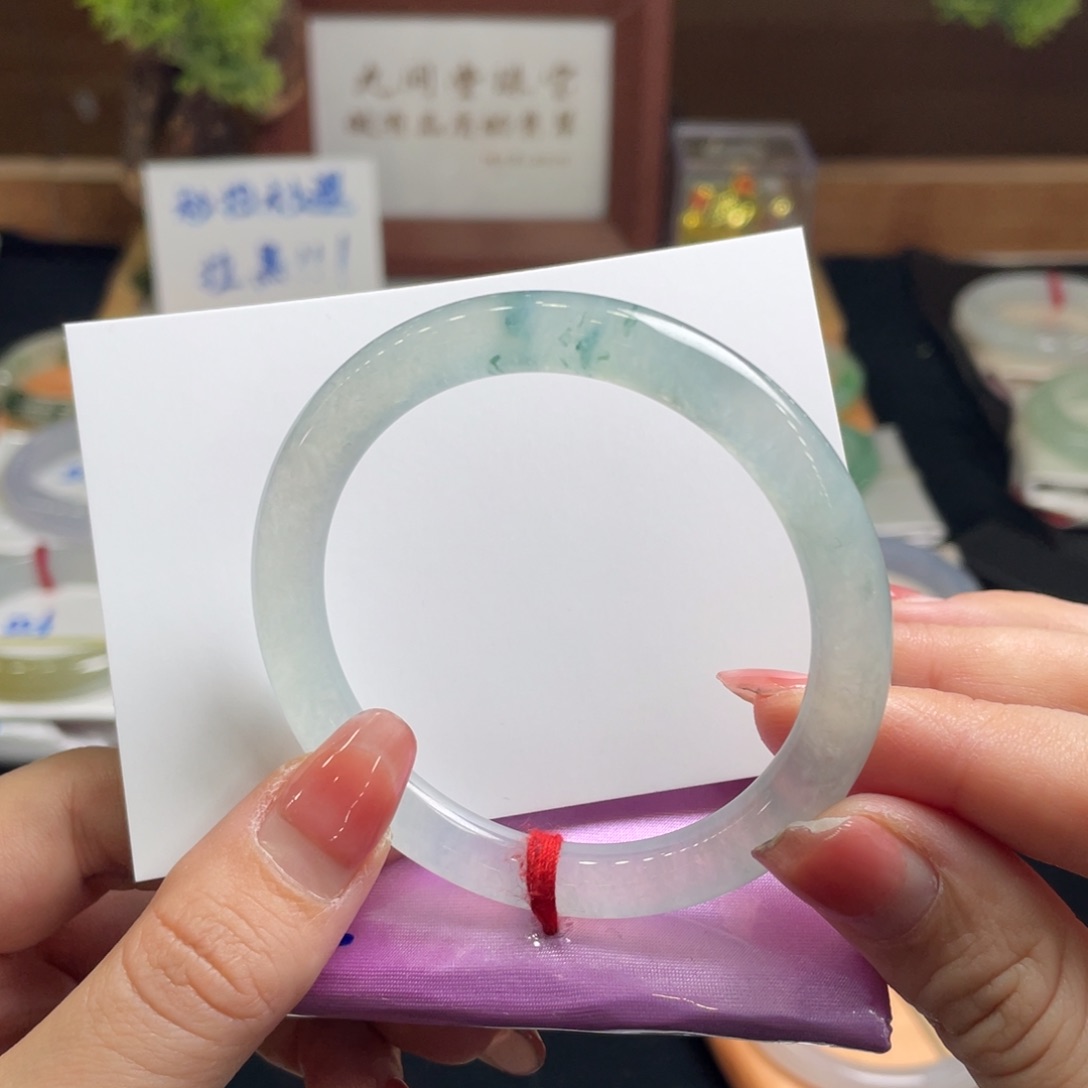 翡翠手镯未镶嵌53圆