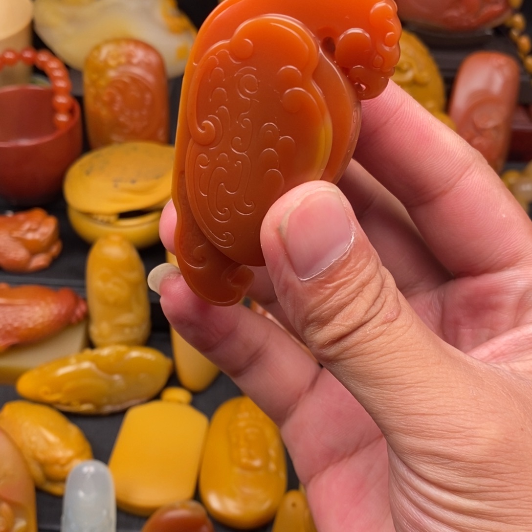 颈饰未镶嵌石英质玉