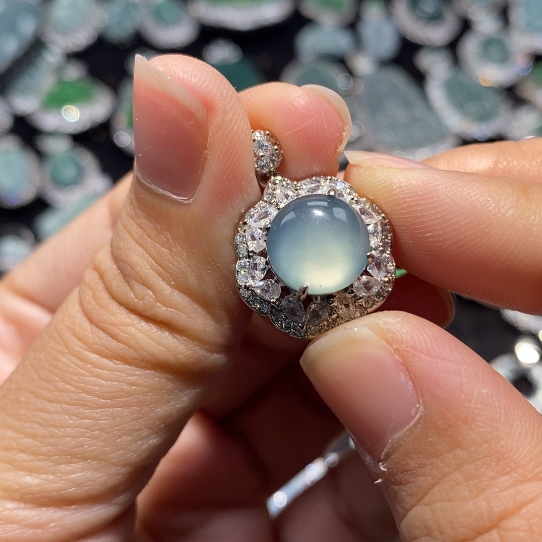 翡翠未镶嵌颈饰翡翠