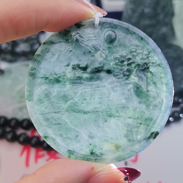 翡翠颈饰未镶嵌天然的A货翡翠