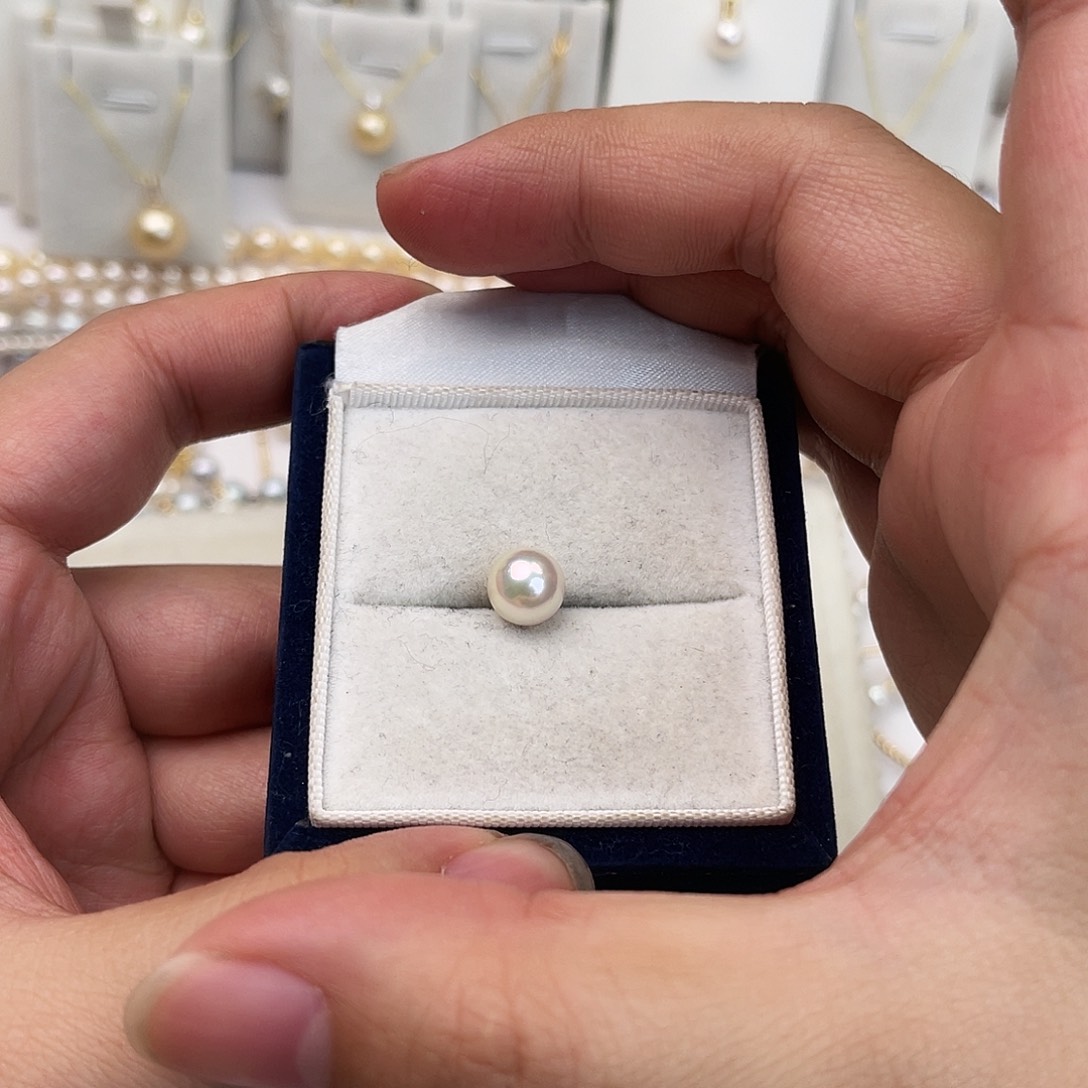 雨***辰18K金镶嵌海水珍珠颈饰