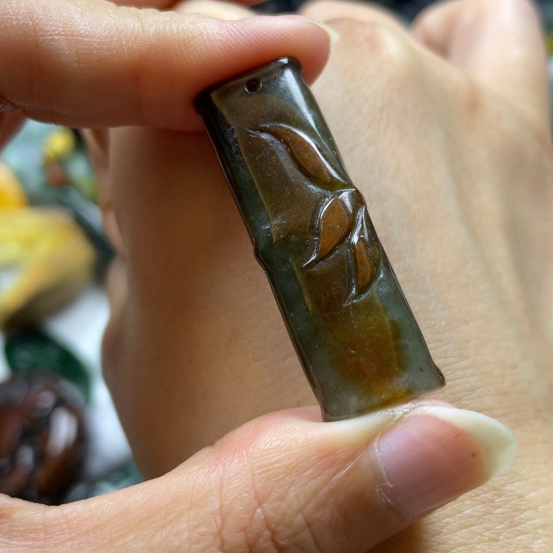 翡翠颈饰未镶嵌牌子