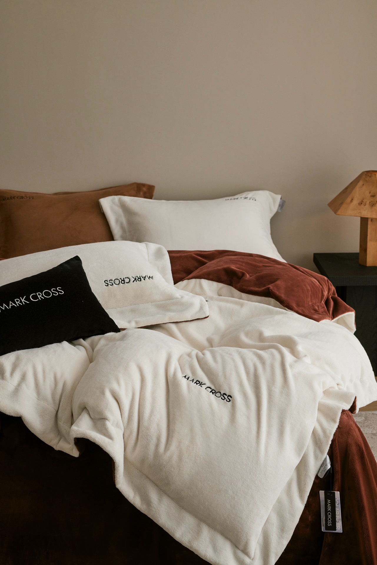 艾一家居 MARK CROSS=A类抑菌防螨吸湿排汗熊极绒四件套