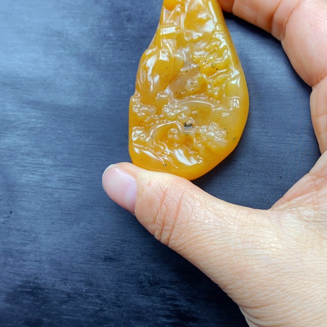 石英质玉（黄龙玉）颈饰未镶嵌