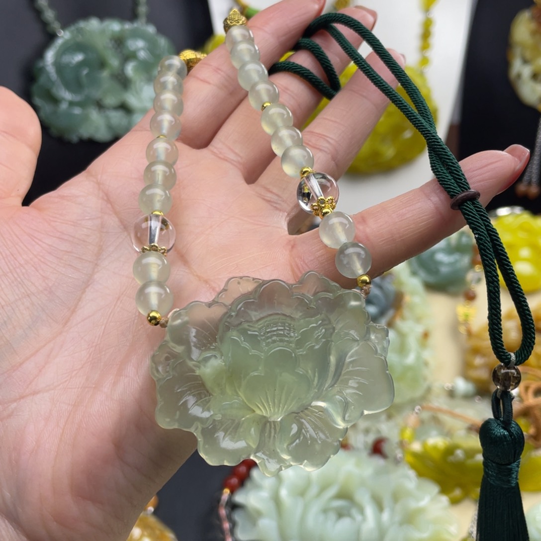 未镶嵌蛇纹石玉颈饰