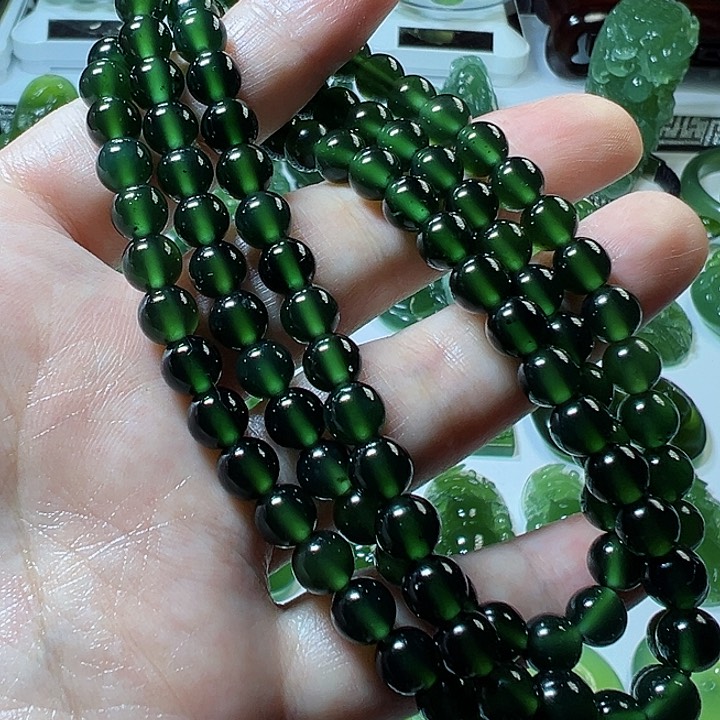 蛇纹石玉颈饰未镶嵌