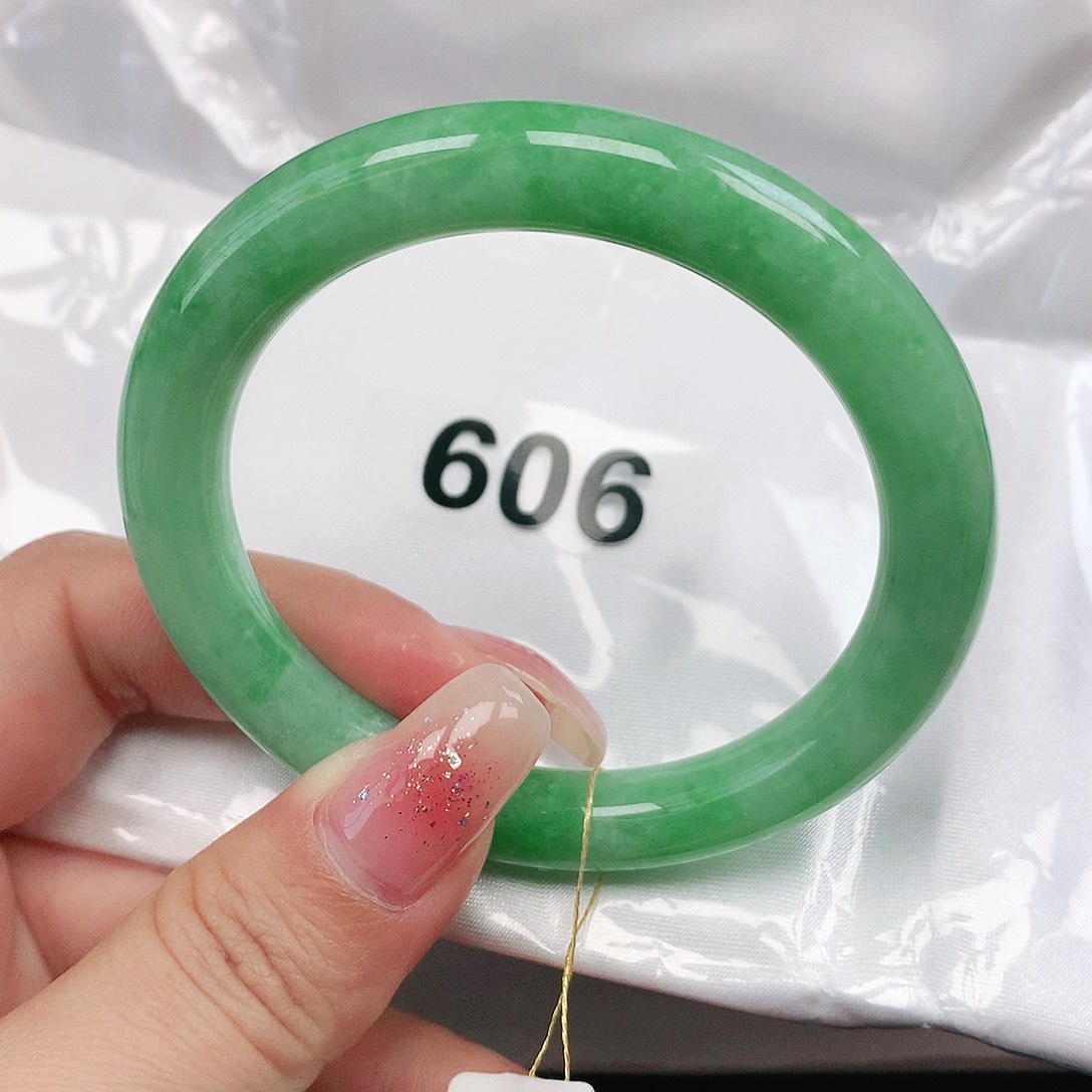翡翠手镯未镶嵌抖音606