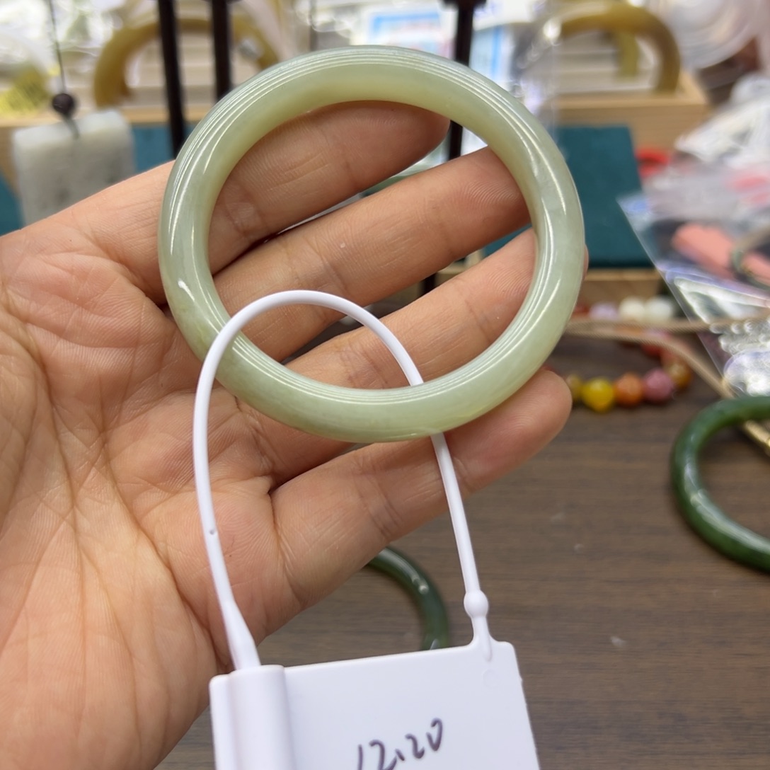 梦****和田玉未镶嵌手镯53.5圈围716