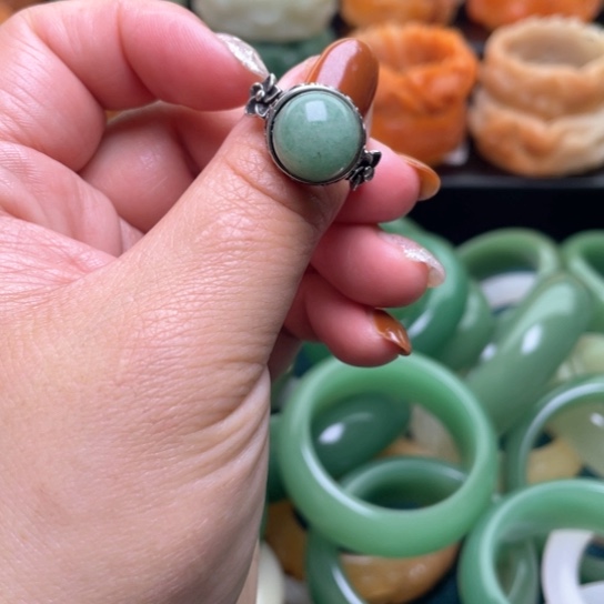 【闪购商品】石英质玉手镯未镶嵌