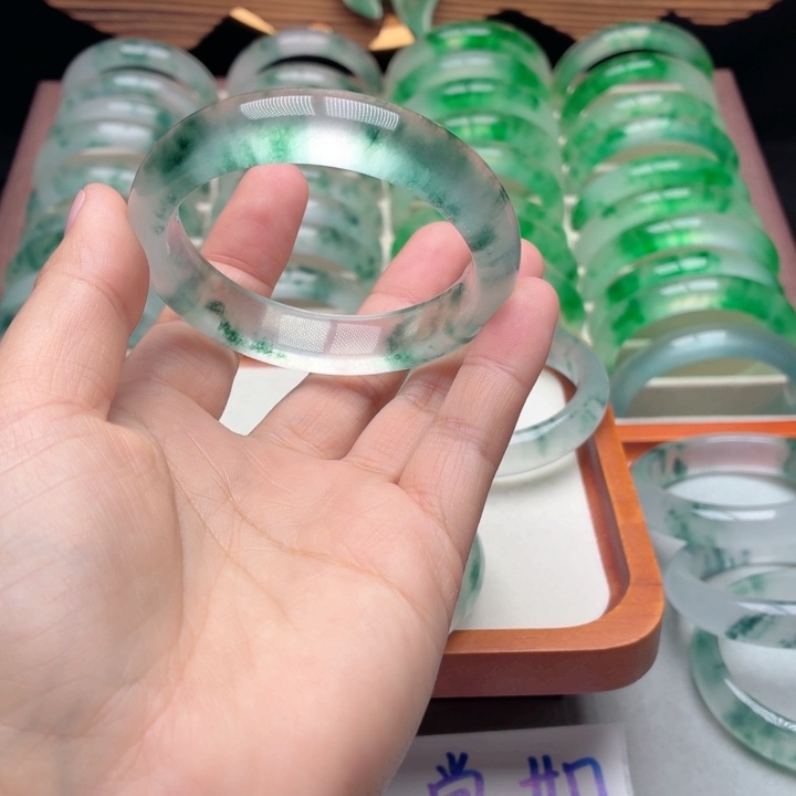 ****️石英质玉未镶嵌手镯
