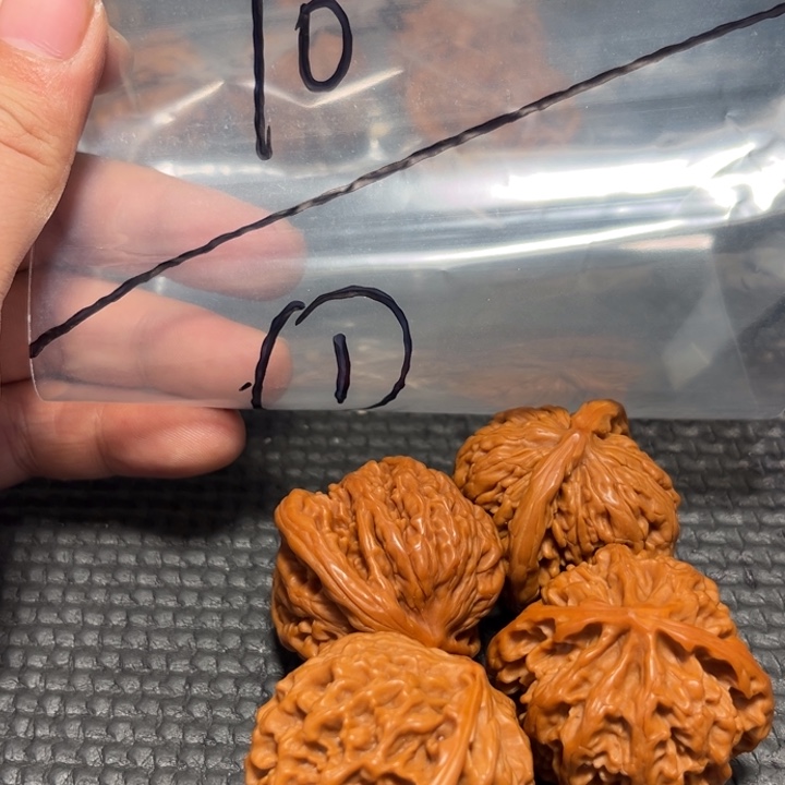 把件核桃这么样我不去想那些事就