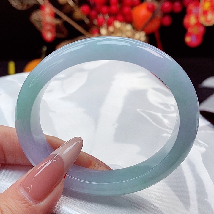 翡翠手镯未镶嵌55圈