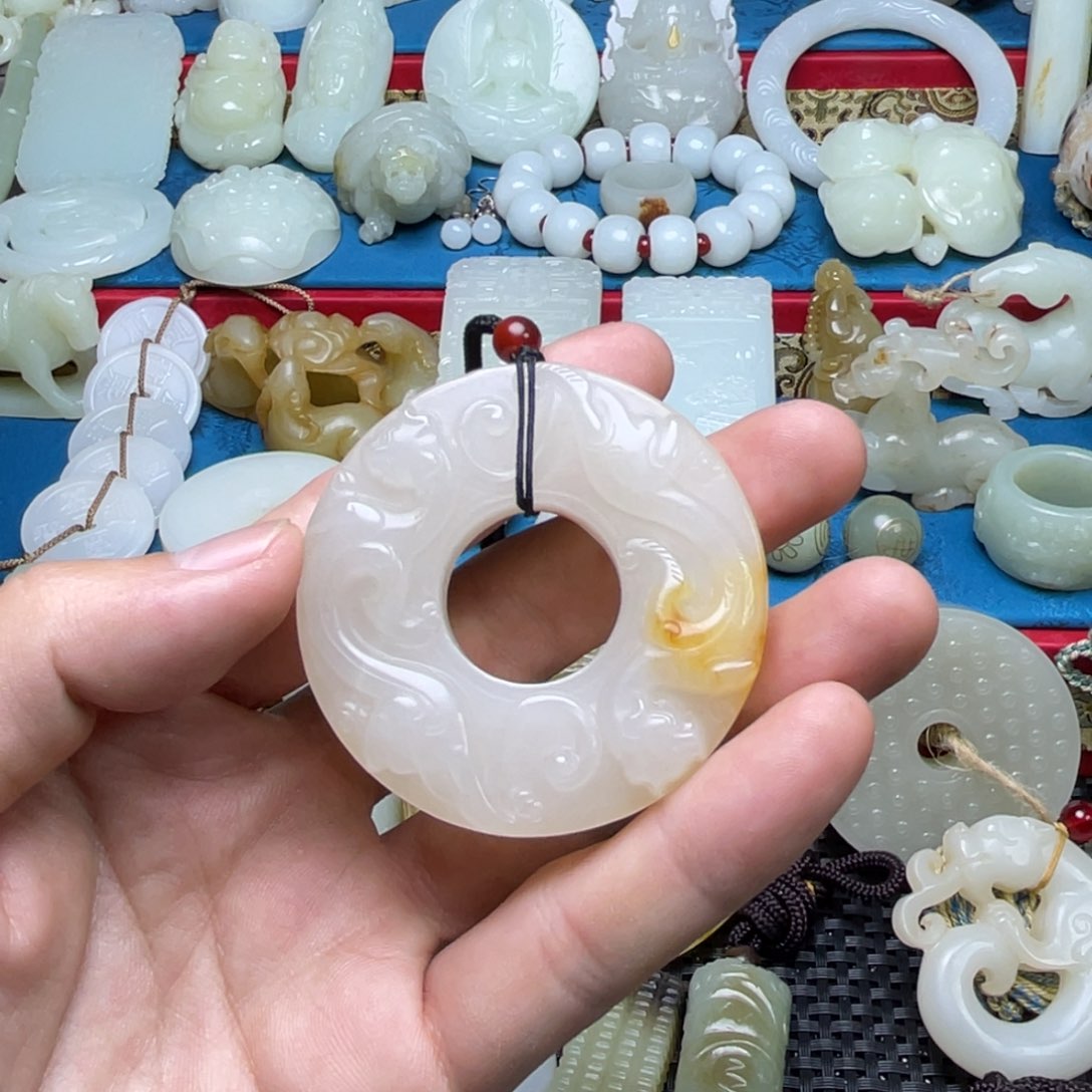 和田玉未镶嵌颈饰康***哥