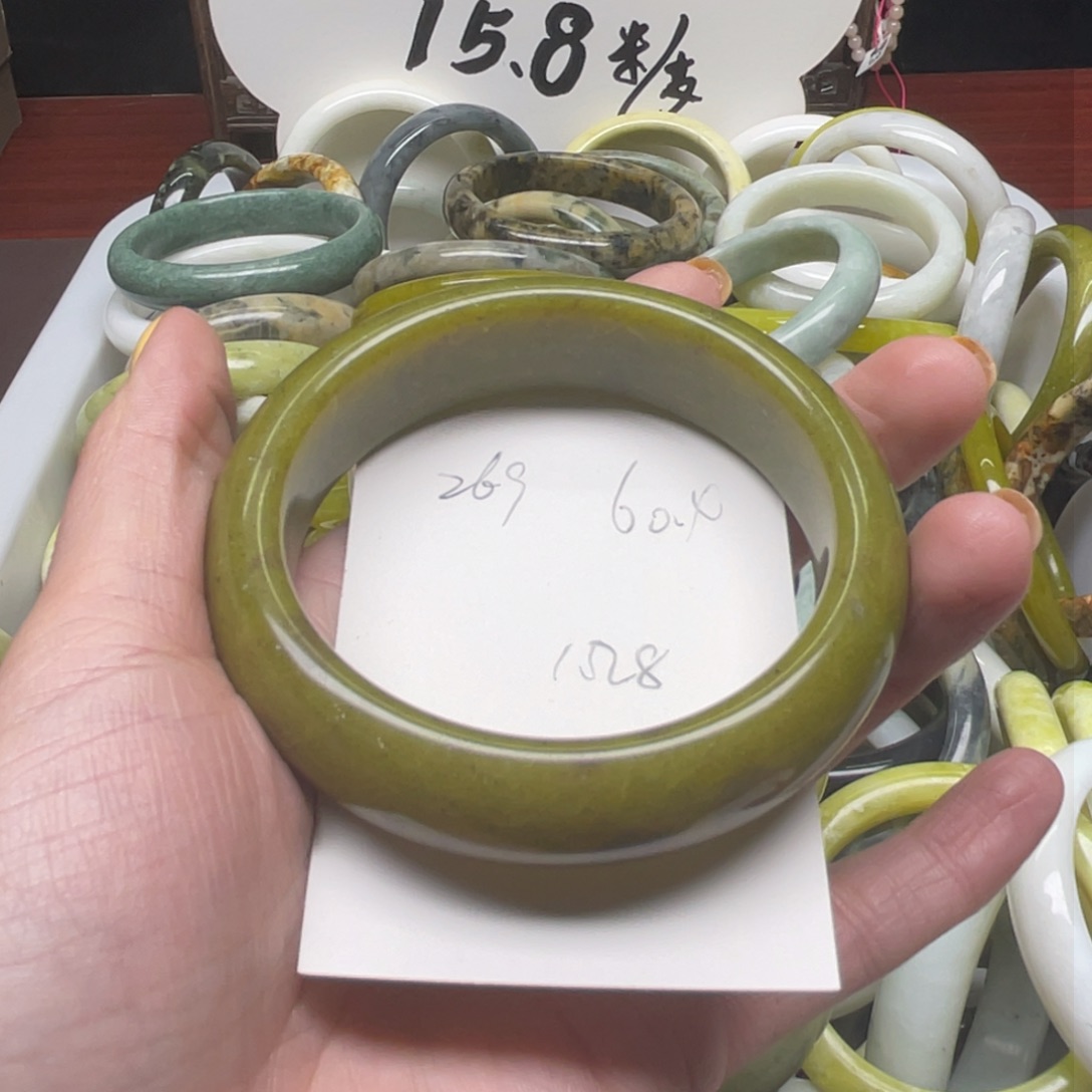 蛇纹石玉未镶嵌手镯