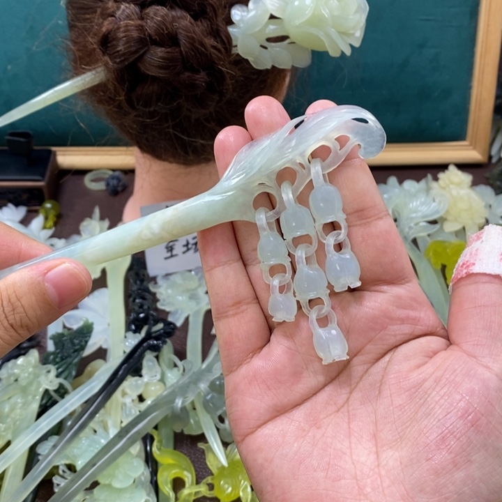 蛇纹石玉发饰未镶嵌蓝*