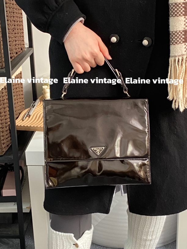 95新 Prada/普拉达 女士咖啡色漆皮手提包24
