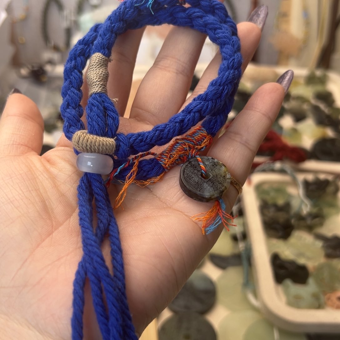 蛇纹石玉颈饰合金