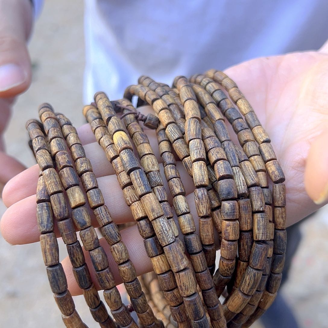 沉香手串海南莺歌绿棋多圈，多样性发货一条