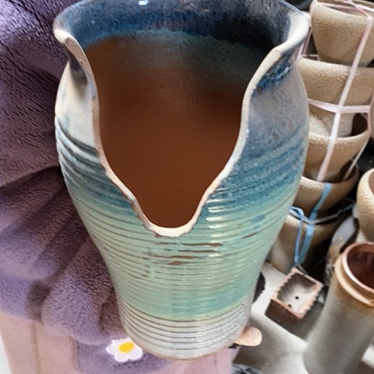 紫砂花盆口18高31，瑕疵缺口