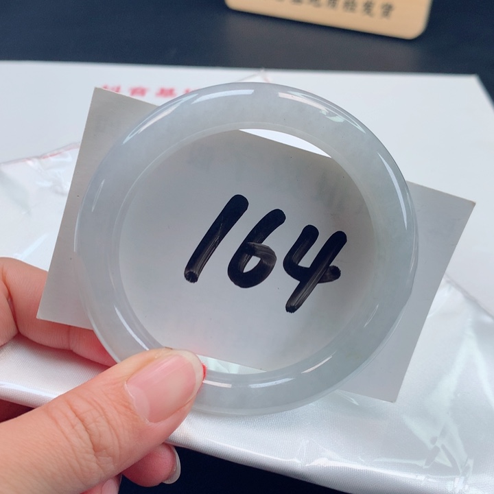 翡翠手镯未镶嵌冰