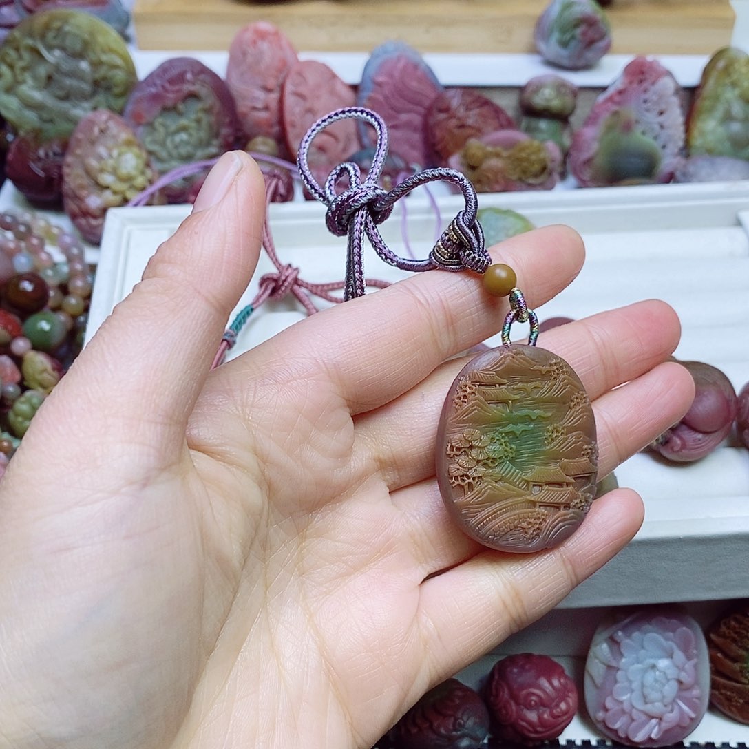 玛瑙/玉髓盐源玛瑙吊坠未镶嵌