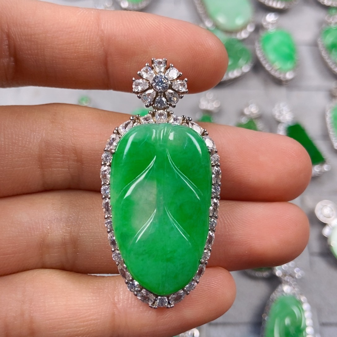 翡翠未镶嵌颈饰叶子