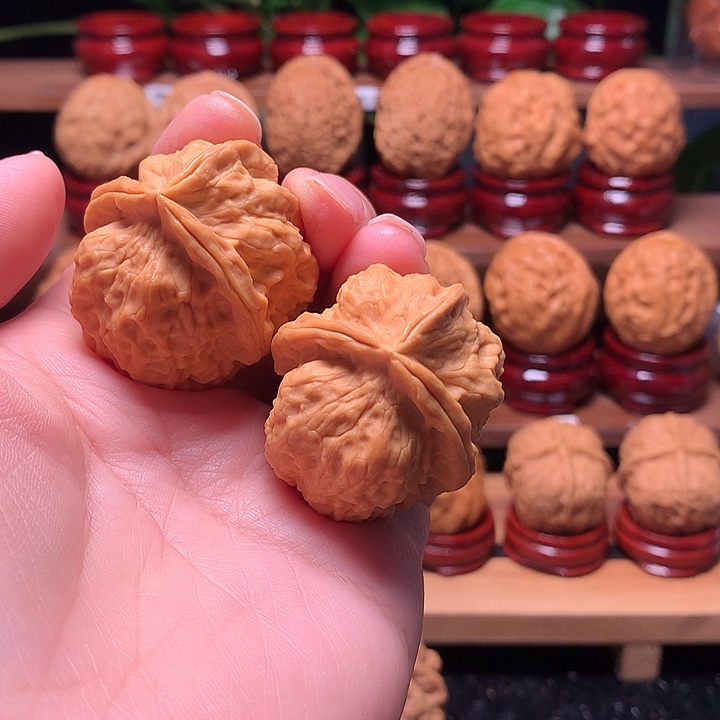 吊坠桃核三棱40尺寸