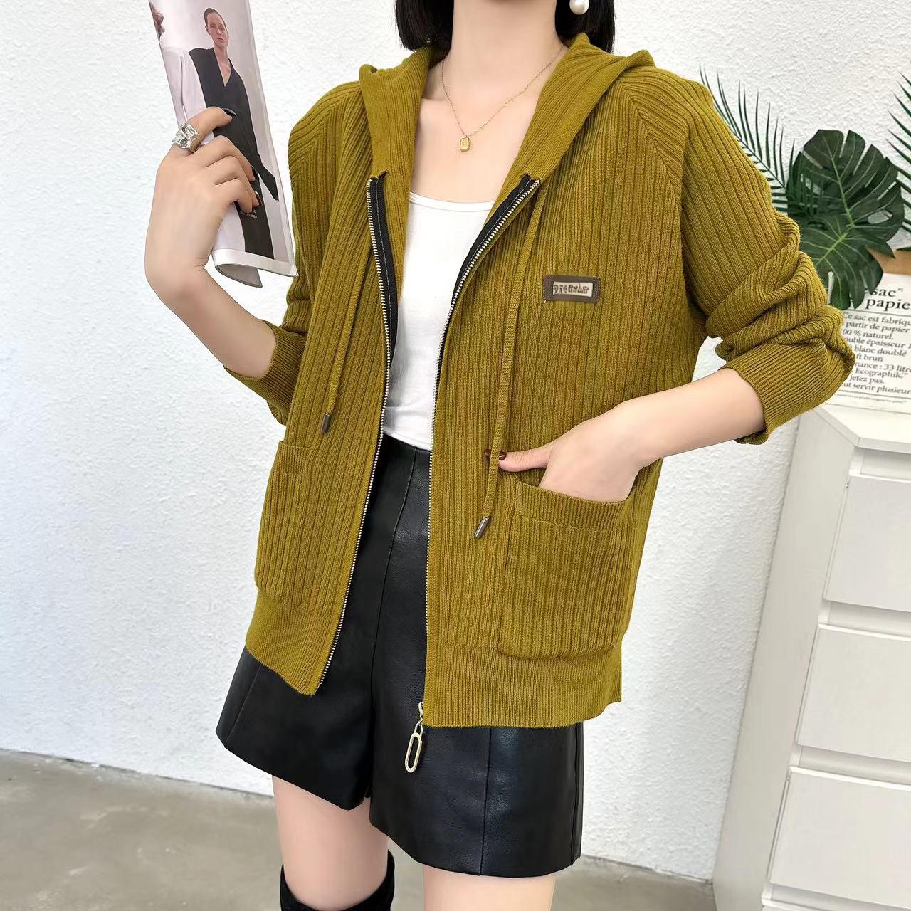 308 秋冬女士时尚连帽针织外套 三楼