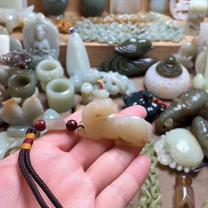 和田玉颈饰未镶嵌