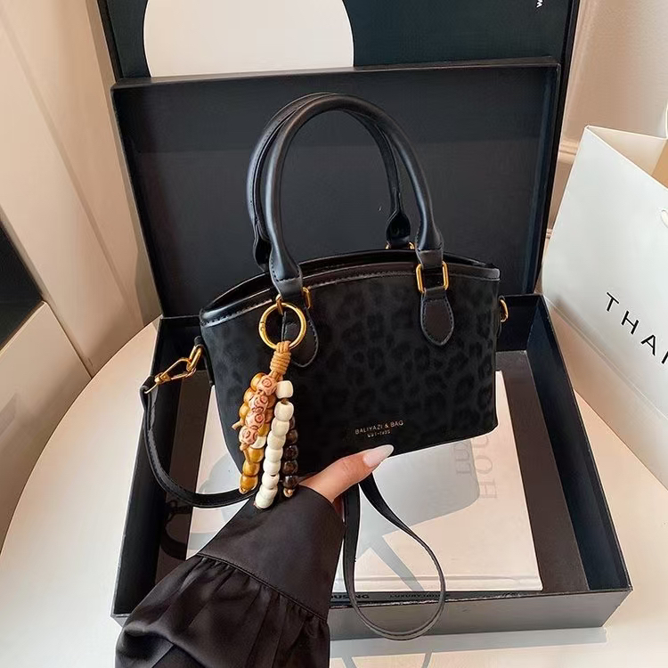 020复古风大容量单肩斜挎通勤豹纹水桶包时尚百搭