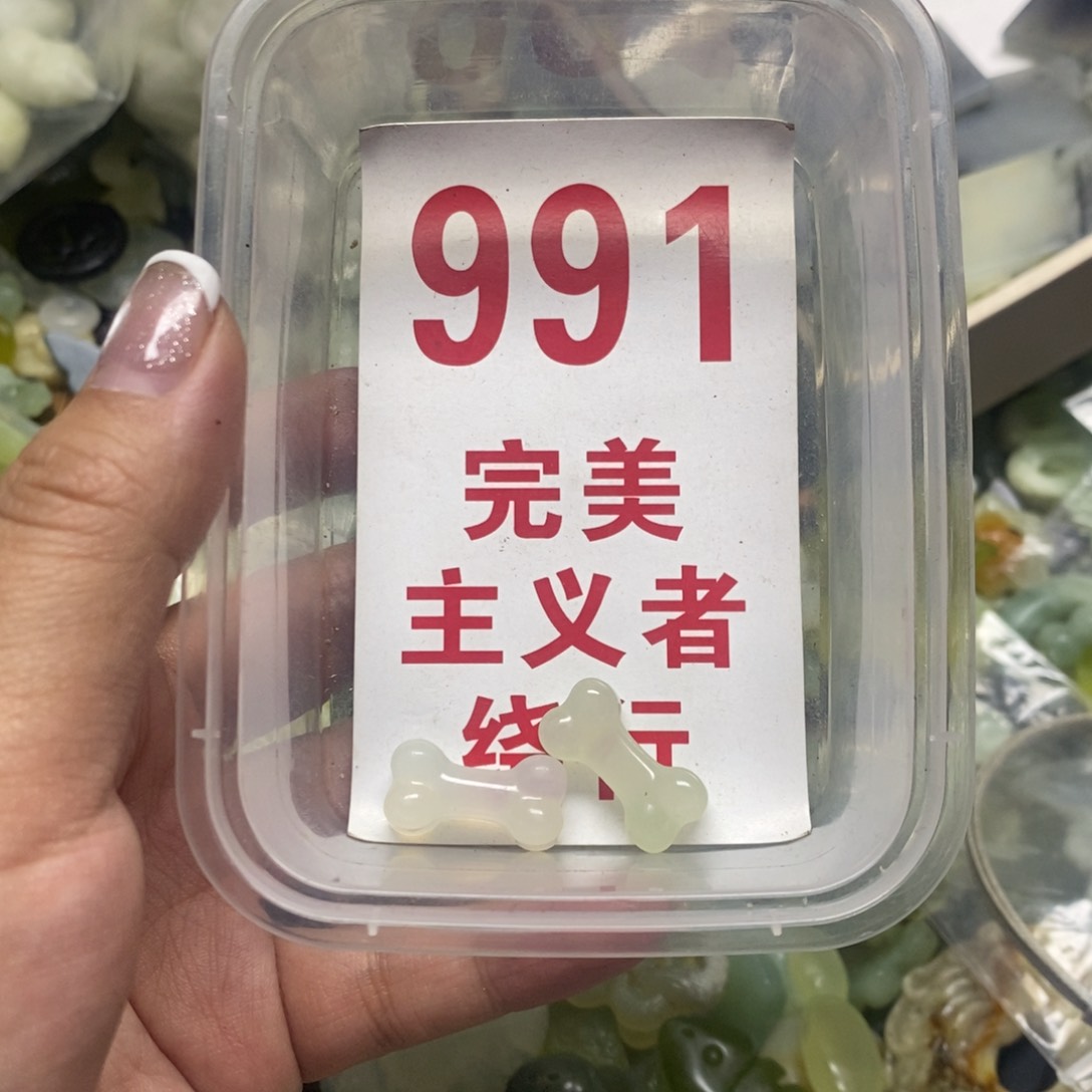 透闪石-蛇纹石玉吊坠未镶嵌