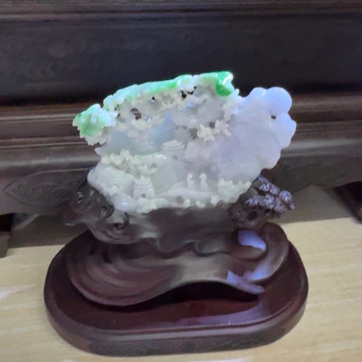 红***轩翡翠未镶嵌挂件风生水起