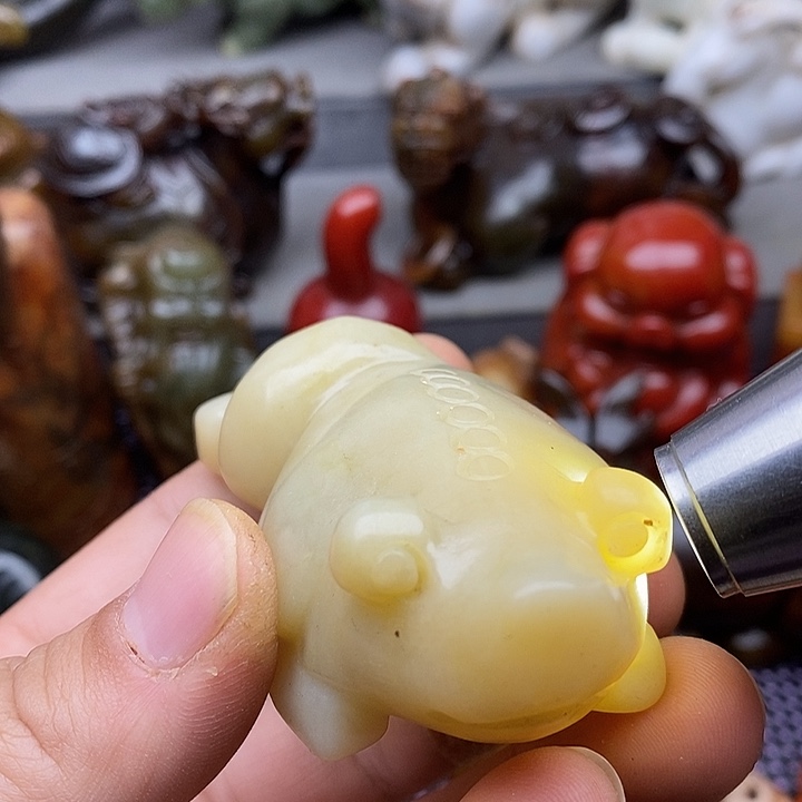 未镶嵌蛇纹石玉颈饰
