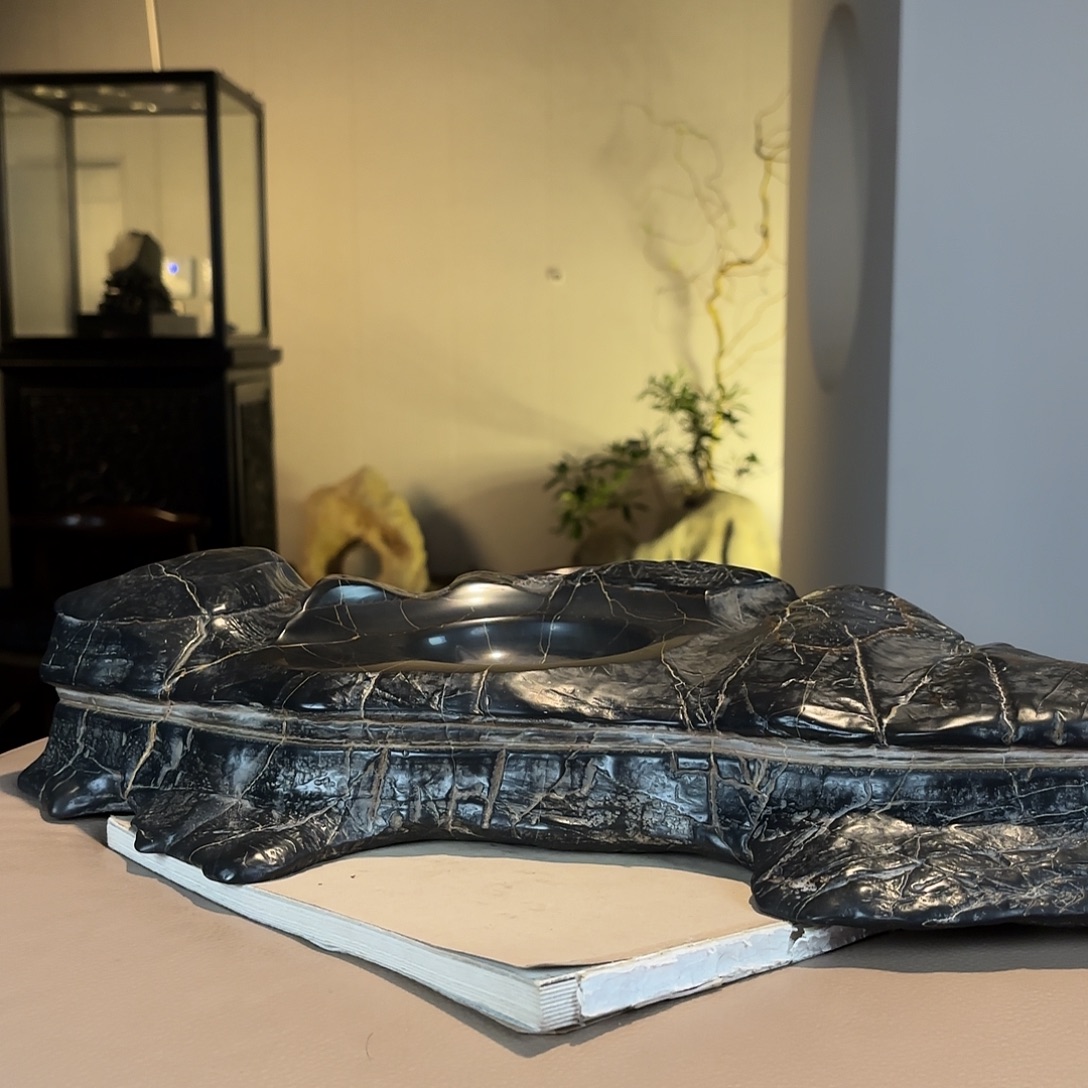 千****天趣砚，灵璧石造。磬砚