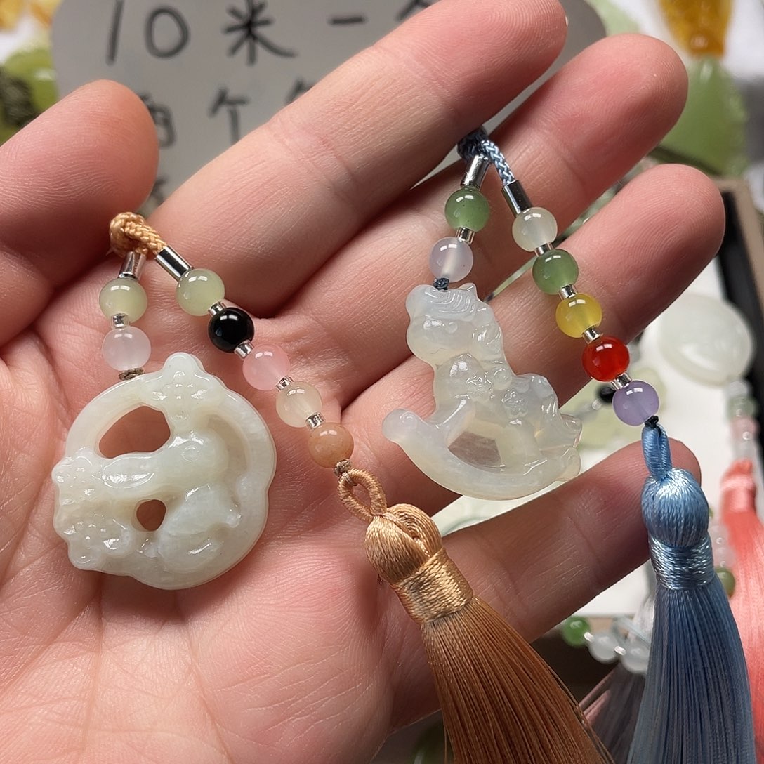 蛇纹石玉未镶嵌颈饰