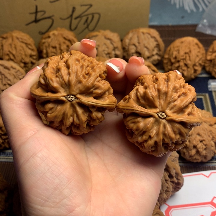 吊坠文玩核桃阿*哥粗筋