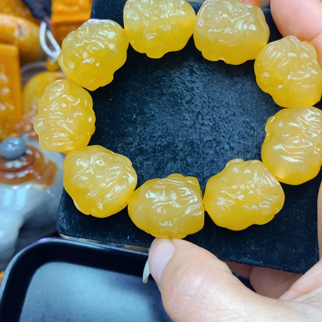 未镶嵌石英质玉（黄龙玉）颈饰