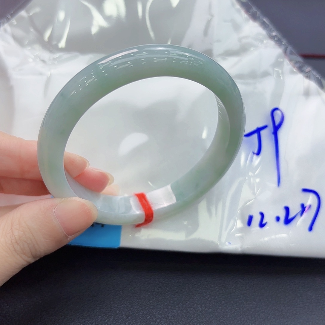 翡翠手镯未镶嵌手镯