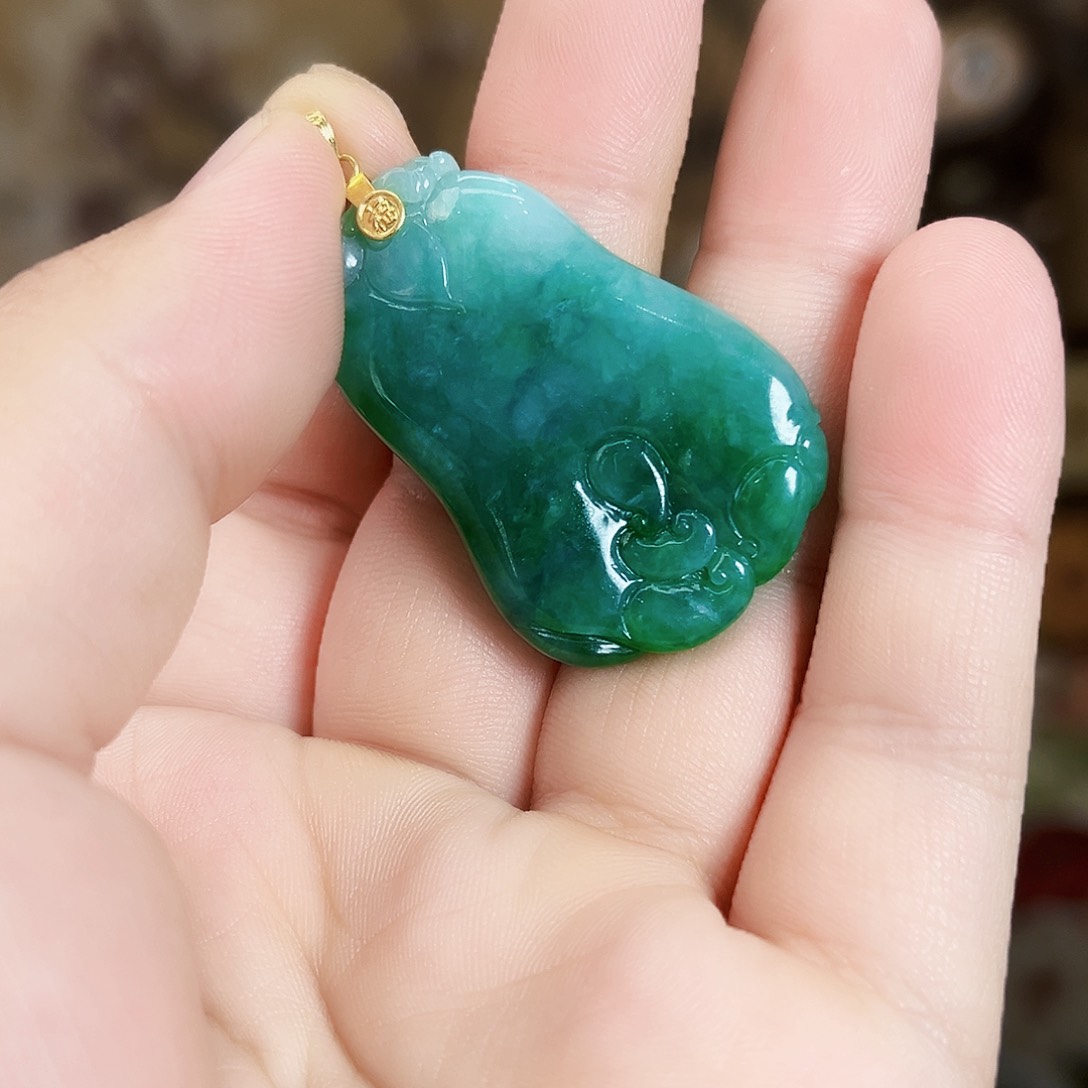 翡翠18K金镶嵌颈饰吊坠