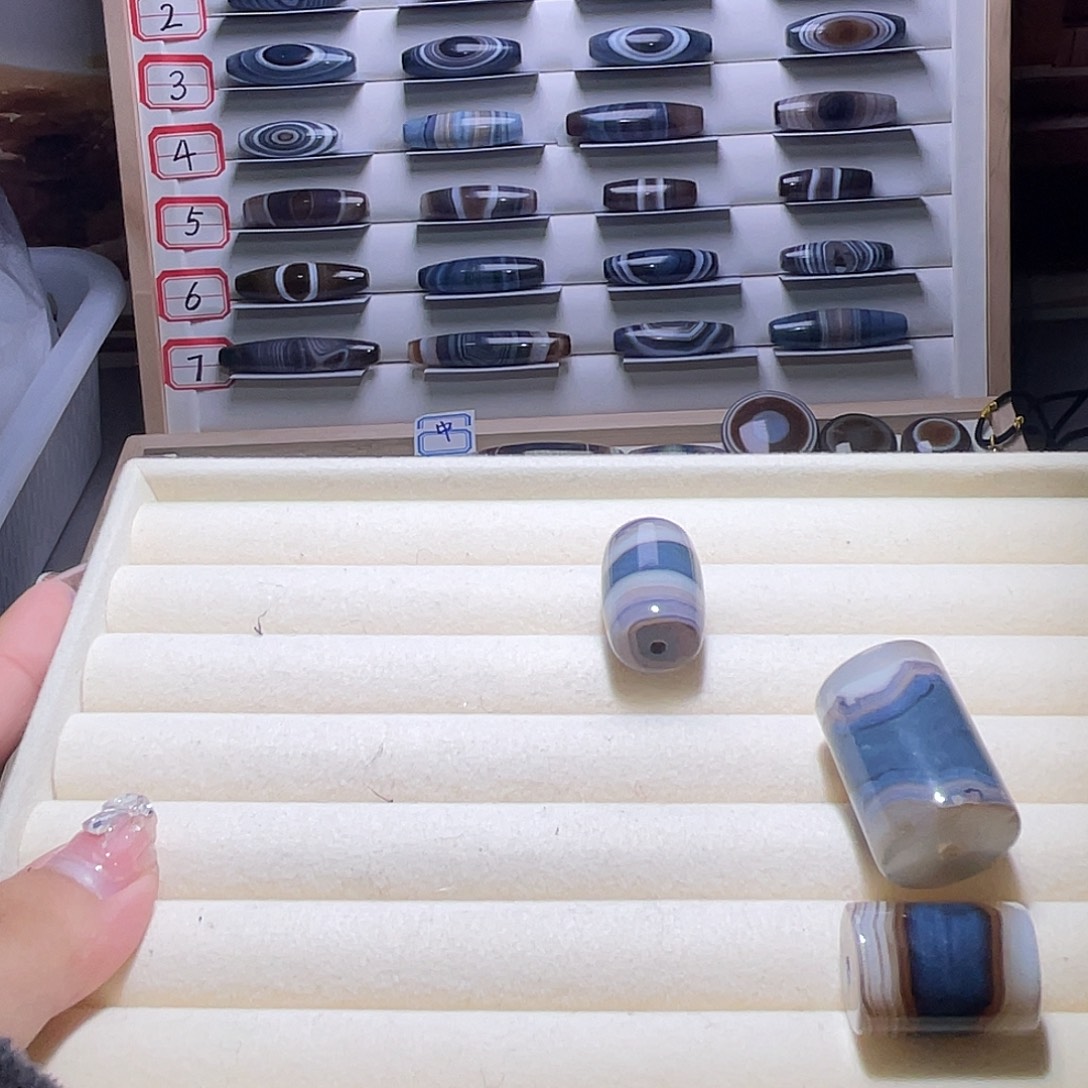 蒙***马玛瑙/玉髓未镶嵌颈饰