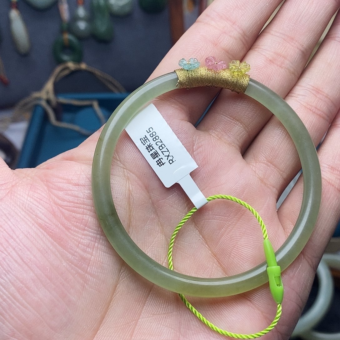 和田玉未镶嵌颈饰圈口59